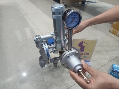 Bơm sơn DDP-120B gắn lọc sơn điều áp sơn