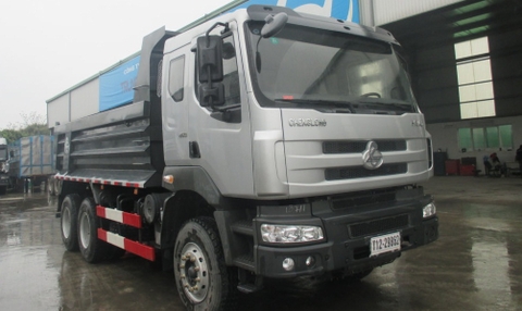 Xe tải ben Chenglong 3 chân, động cơ 260HP