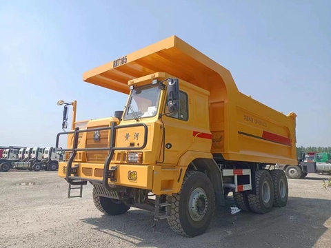 XE BEN MỎ HOWO 105 TẤN