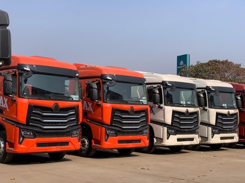 ĐẦU KÉO HOWO MAX 440HP CẦU LÁP