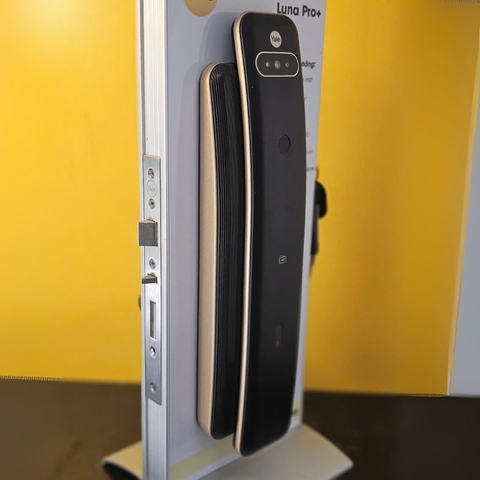 Khóa Yale Luna Pro+ – Khóa cửa thông minh nhận diện khuôn mặt 3D cao cấp | Bienphuclock