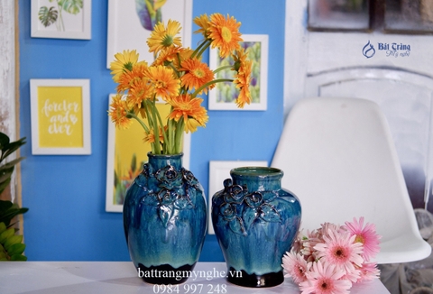 Bộ đôi lọ hoa đắp nổi men xanh