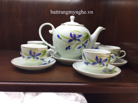 Bộ ấm chén dáng amenila vẽ lan xanh kẻ chỉ vàng