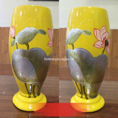 Lọ hoa vàng hoa sen