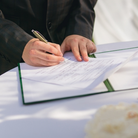 Dịch vụ cấp giấy chứng nhận quyền sử dụng đất - Luật sư uy tín