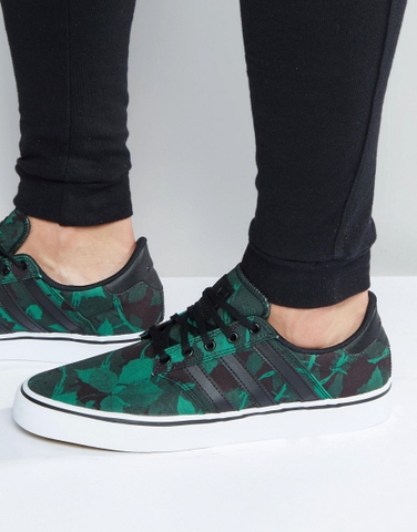 Giày vải họa tiết Addidas