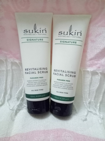 Kem tẩy tế bào chết và tái tạo da mặt SUKIN REVITALISING FACIAL SCRUB ÚC