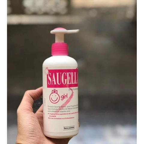 Dung dịch vệ sinh cho bé gái Saugella Pháp 200ml