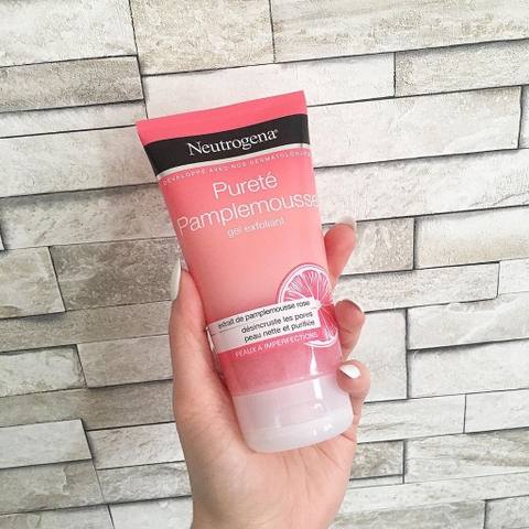 Sữa rửa mặt neutrogena refreshingly clear