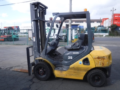 Bàn giao xe nâng Komatsu 2.5 tấn, sx 2015 tại Bắc Ninh