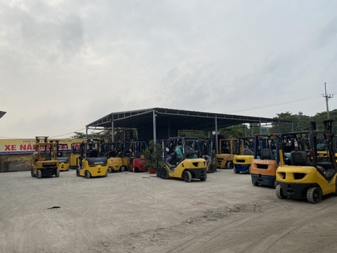 Tổng kho xe nâng điện Komatsu miền bắc - Bãi Xe nâng Phúc Lâm