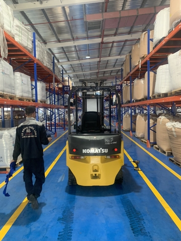 Bàn giao xe nâng điện Komatsu FE25-1 cho Công ty Kohsei Muiltipack