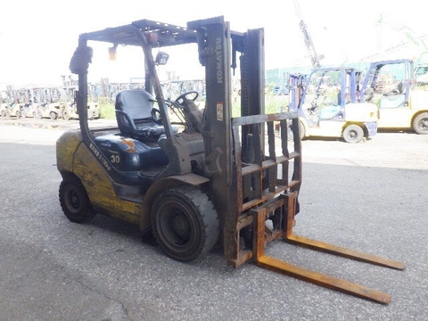 Xe nâng dầu KOMATSU 3.0 tấn FD30T-17 Seri 323866, sản xuất năm 2013