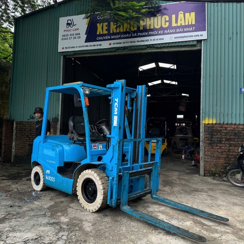 Xe nâng dầu TCM 2.5 tấn FD25T3 (2N501417), sản xuất năm 2006