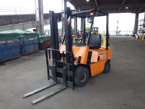 Xe nâng xăng Komatsu 2.5 tấn FG15L (130909)