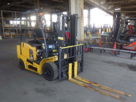 Xe nâng điện KOMATSU 2.5 tấn FE25-1 Seri 309377, Sx năm 2020