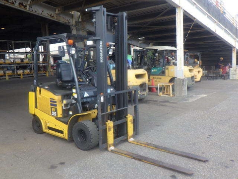 Xe nâng điện KOMATSU 2.5 tấn FE25-1 Seri 307216, sản xuất năm 2019