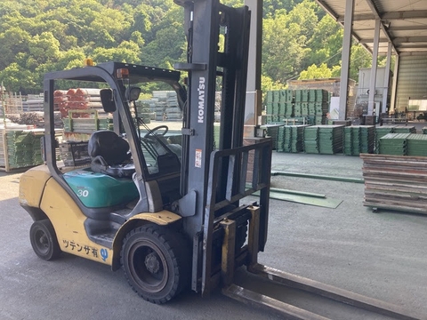 Xe nâng dầu KOMATSU 3.0 tấn FD30T-15 Seri 571633, sản xuất năm 2002
