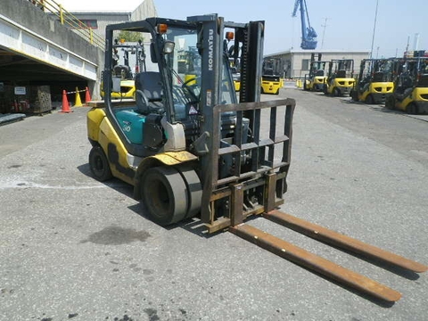 Xe nâng diesel Komatsu 3 tấn FD30C-16