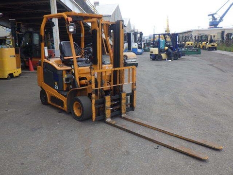 Xe nâng Komatsu 2.5 tấn # 304269 pin khô dịch càng