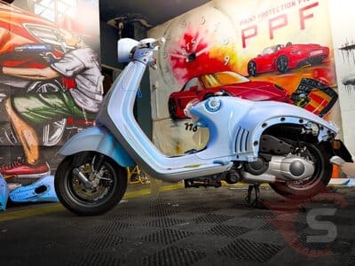 Vespa 946 – Vẻ đẹp ngất trời và đầy huyền bí với biểu tượng rắn, cuốn hút giữa Sài Gòn Độ Xe Bình Dương