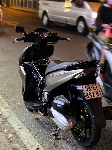 Dán Xe Air Blade Xám Titan Có Bền Không? Bí Quyết Chọn Decal Chất Lượng