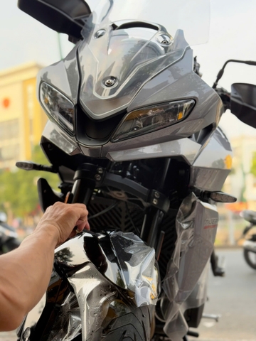 Dán PPF TPU Cho Triumph Tiger 660: Bảo Vệ Chống Xước và Bền Màu