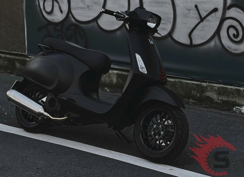 Tại sao wrap đổi màu đen mờ là lựa chọn hoàn hảo cho Vespa Sprint