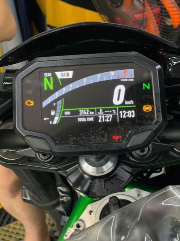 Dán Keo Bảo Vệ PPF TPU 10mil: Lớp Keo Bảo Vệ Đáng Tin Cậy Cho Kawasaki Z900
