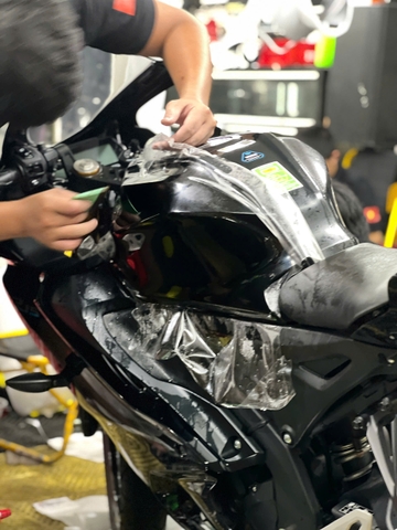 Dán Keo Bảo Vệ PPF TPU Cho Yamaha R15 V4 Uy Tín Tại TP.HCM – Sài Gòn Độ Xe