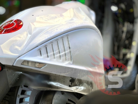 Vespa 946 Snake 888 chiếc – Dán keo bảo vệ PPF TPU nhám hay bóng tốt hơn?