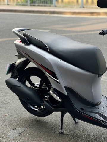 So Sánh Dán Keo PPF TPU Và Decal Cho Yamaha Janus: Giải Pháp Bảo Vệ Tốt Nhất