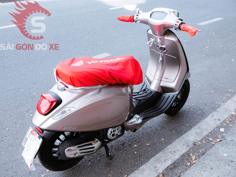 Độ Vespa TFT với móc treo Zelioni bạc và gác chân CNC bạc – Món đồ chơi không thể thiếu