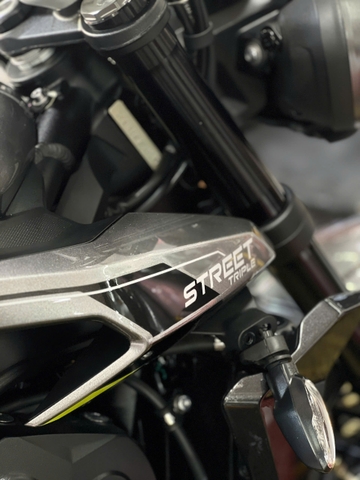 Dán Keo Bảo Vệ PPF TPU Cho Street Triple 765: Giữ Cho Xe Luôn Mới Và Sáng Bóng