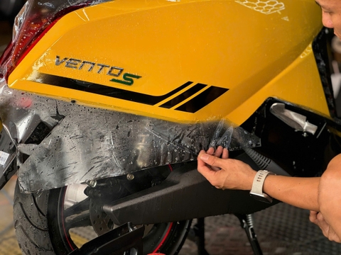 Dán PPF TPU Cho Xe Điện Ventos-Đẹp phải đi đôi với bền. Vespa + PPF TPU = combo chống trầy, chống ố, chống ngả vàng.