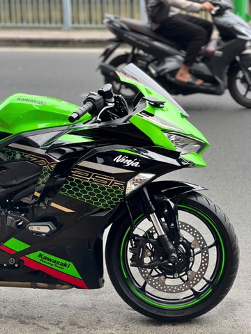 Dán PPF TPU Cho Ninja 250: Bảo Vệ Lớp Sơn Trước Mọi Va Đập Nhẹ