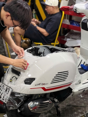 Dán PPF TPU Cho Vespa GTS: Chống Trầy Xước, Giữ Xe Bóng Đẹp Như Mới
