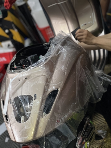 Bí Quyết Dán Keo PPF TPU FILM Cho VESPA TFT: Đảm Bảo Sự Bảo Vệ Tối Ưu