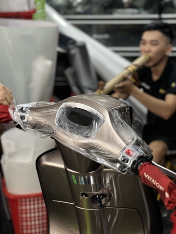 Có Nên Dán Keo Bảo Vệ PPF TPU FILM Cho VESPA TFT? Ưu Và Nhược Điểm Cần Biết