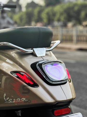 Độ Đèn Hậu Vô Cực Vespa – Ánh Nhìn Không Giới Hạn, Dẫn Đầu Xu Hướng 2025!