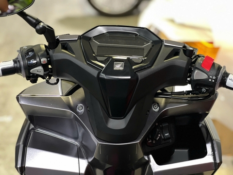 Cùm Công Tắc CBR650 Cho Vario 2024: Đưa Trải Nghiệm Lái Lên Một Tầm Cao Mới