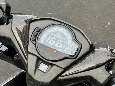 Vario 2018 Độ Phong Cách Với Gương CRG Và Đồng Hồ KOSO MS01 – Sự Kết Hợp Hoàn Hảo Cho Ngoại Hình Và Hiệu Suất