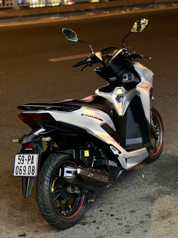Vario Dán Xám Porsche: Tại Sao Đây Là Hot Trend Được Dân Độ Xe 2025 Lựa Chọn?