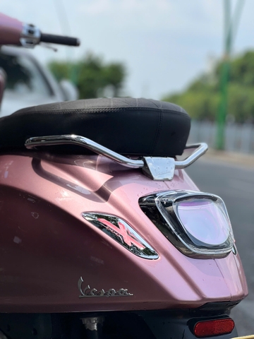Độ đèn hậu vô cực và xi nhan X cho Vespa – Xu hướng mới đầy cuốn hút