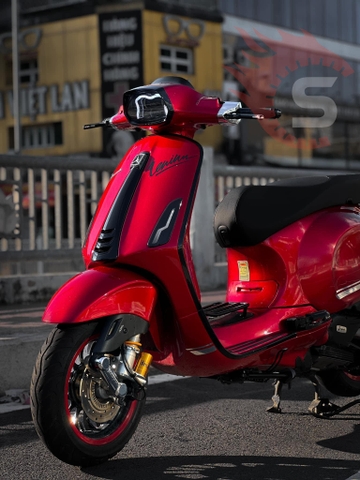 Dịch Vụ Sơn Lại Màu Đỏ Apple Cho Vespa Sprint
