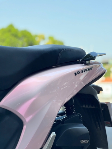 Xe Vision nổi bật hơn với dán đổi màu trắng ánh hồng – Những điều cần biết