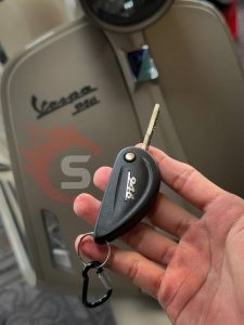 Vespa 946 Rồng Xanh – Biểu Tượng Của Nghệ Thuật và Đẳng Cấp