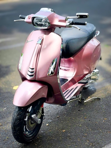 Chơi Vespa Là Phải Khác Biệt – Dán Màu Hồng Hot Trend Tại Bình Dương