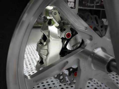 Heo Dầu Brembo – Nâng Tầm Độ Xe Chuyên Nghiệp Tại Sài Gòn Độ Xe Bình Dương