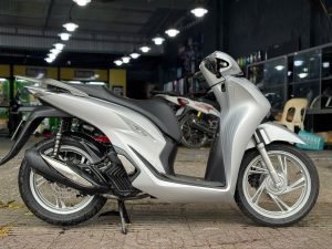 SH Sơn Dàn Áo Bạc Porsche – Diện Mạo Mới Đẳng Cấp Tại Sài Gòn Độ Xe